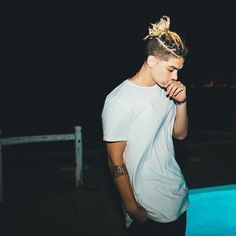 how tall is william singe