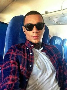 The jacket Gucci red and black worn by Gregory van der Wiel on the account  Instagram of @gregoryvanderwiel