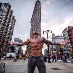 How tall is devin physique